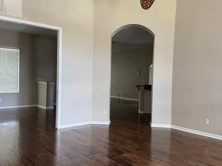 5127 Aurora Dr — Photo 11