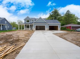 1439 Merry Rd, Waterford, MI 48328