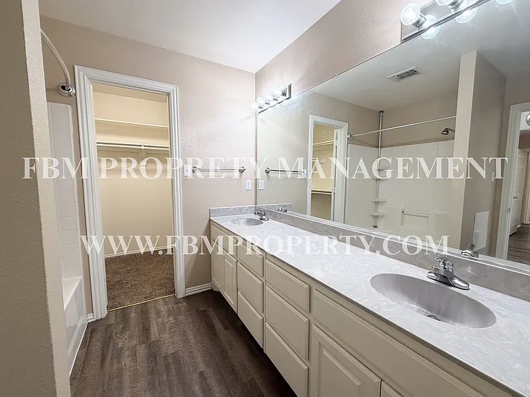 19 Country Club Place - 3 Bedroom, 2 Bathroom Home in Waxahachie, TX! — Photo 16