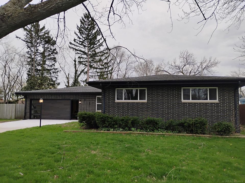1st image of 380 Eloise Dr