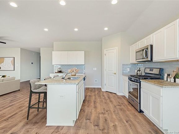 4th image of 8117 Kinslee Ln