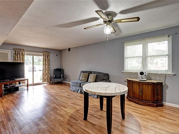 3rd image of 1601 Twin Circle Dr #1601