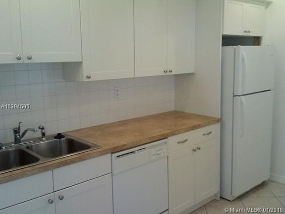 4th image of 13868 SW 90th Ave #105