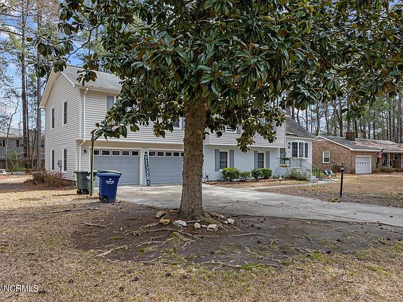 3rd image of 222 Woodstock Drive