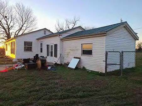 3rd image of 200 E Riddle Rd