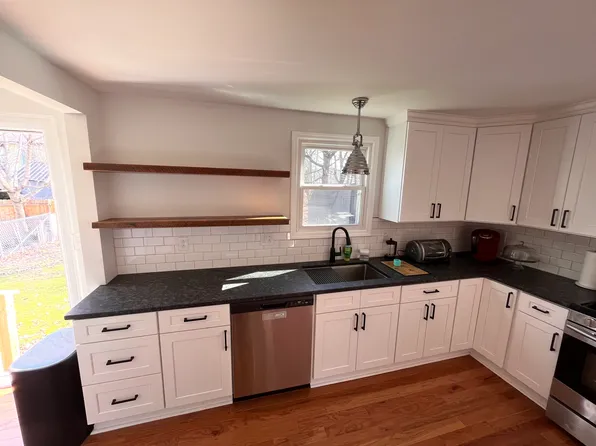 49 Oxford Rd, New Hartford, NY 13413