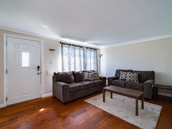 4th image of 8345 Bobolink Dr