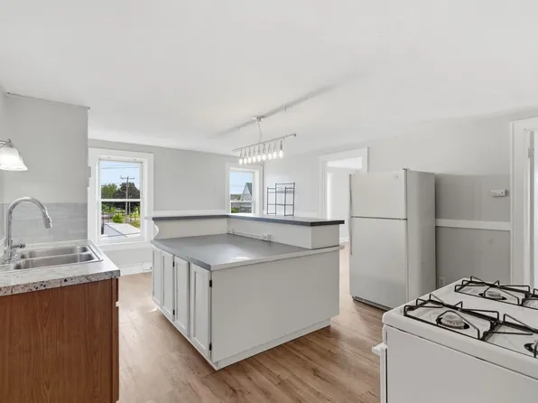 293-299 Clemente Street, 293-299 Clemente St #293-3, Holyoke, MA 01040