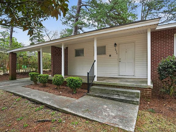 3rd image of 1826 Overhill Rd