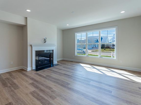 3rd image of 216 Lauradell Rd #92