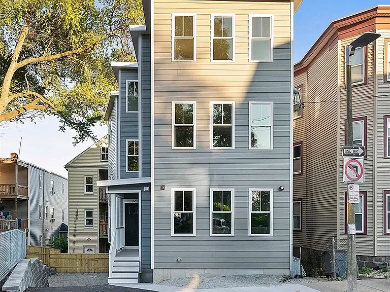 52 Bellevue St #2 — Photo 10