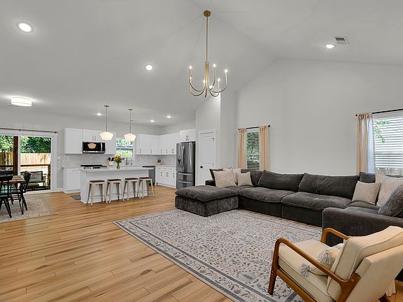 5th image of 504 W Morgan St