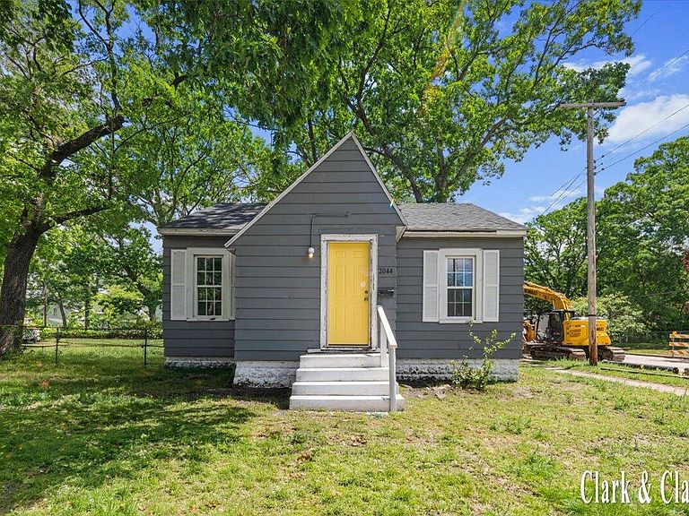 Listing photo 2