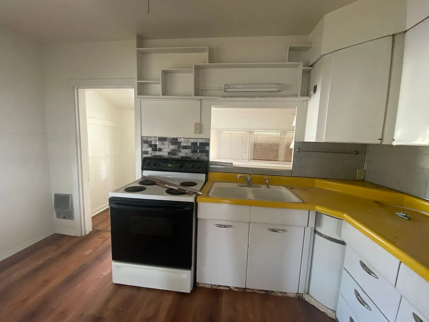 2 Bedroom House — Photo 4