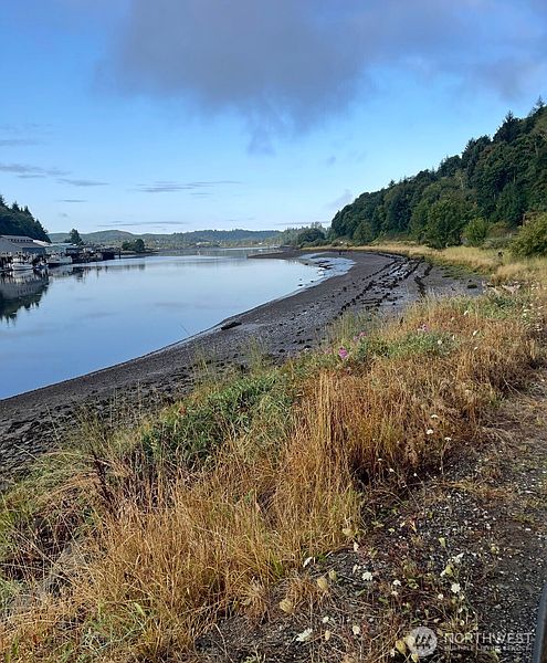 5th image of 182 State Route 105