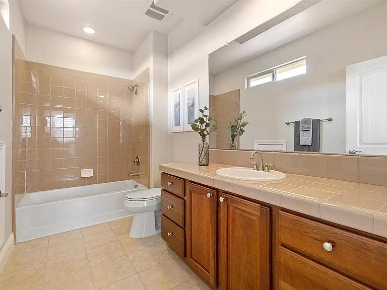 4930 Village Green Dr — Photo 36