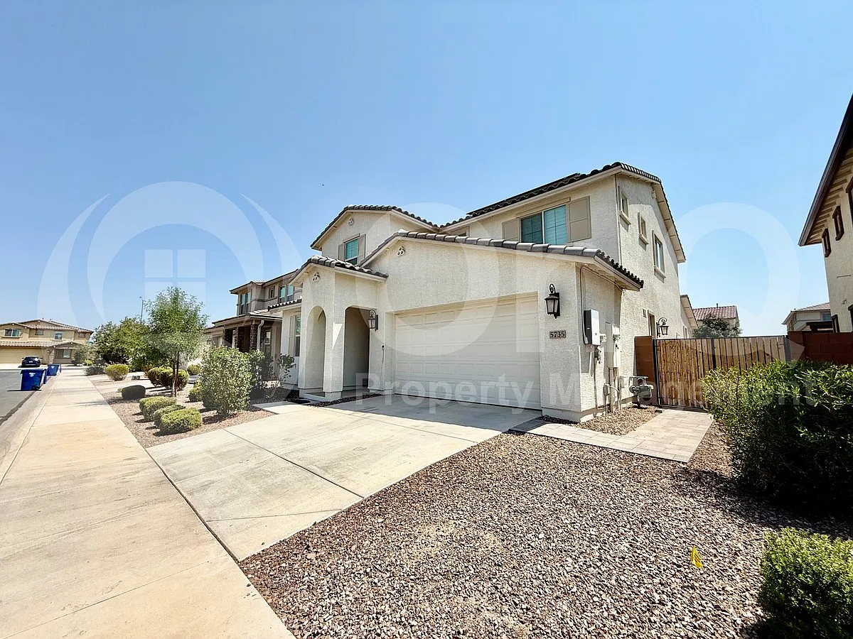 4 bed, 3.0 bath, 2358 sqft, $3,200 — Photo 3