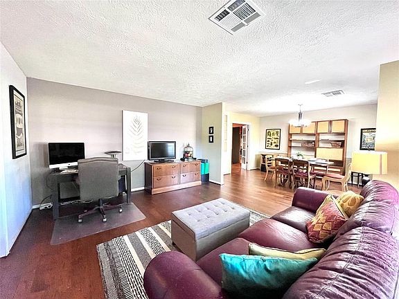 4th image of 2306 Eaves Drive