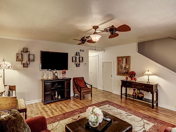 5th image of 129 E Cypress Ave