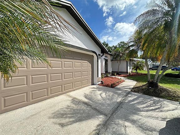 3rd image of 26035 Loblolly Ln