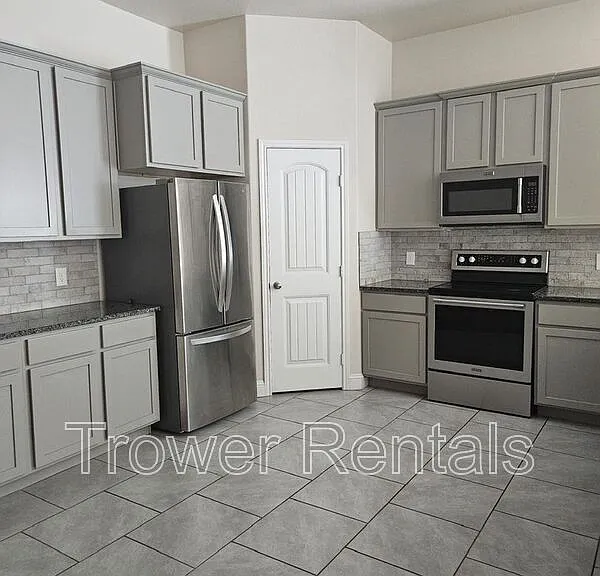 1021 E 90th Ct — Photo 3