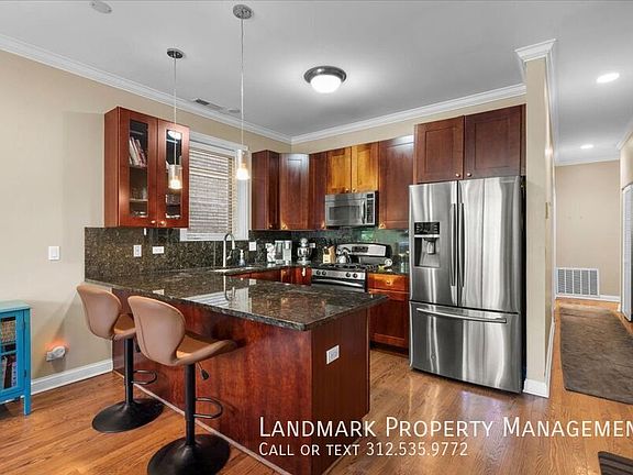3rd image of 1024 N Hermitage Ave #2