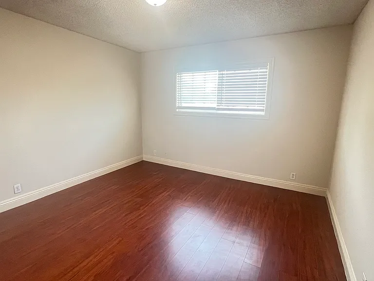 560 W Duarte Rd #B — Photo 13