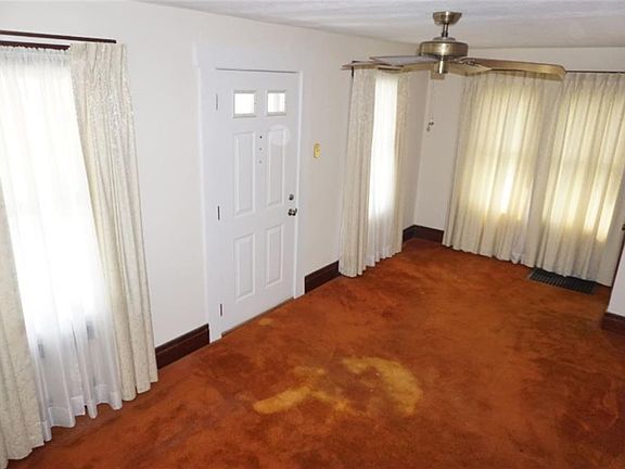 3rd image of 209 Wells Ave E
