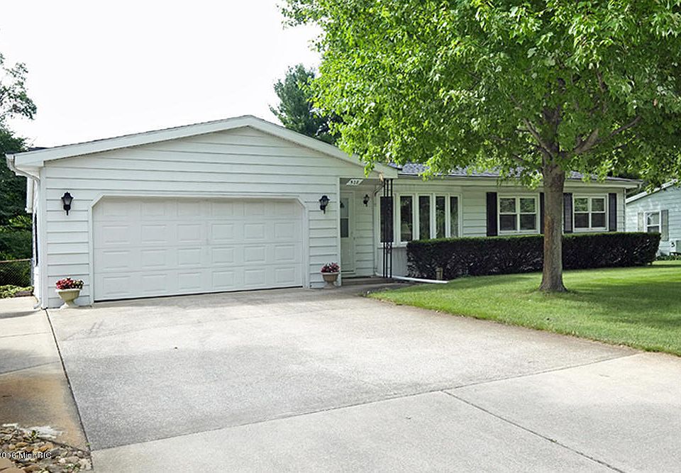 1st image of 528 Streamside Dr