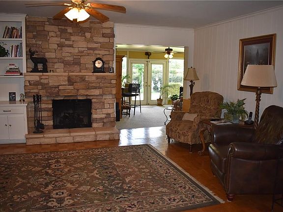 4th image of 930 Fernwood Dr