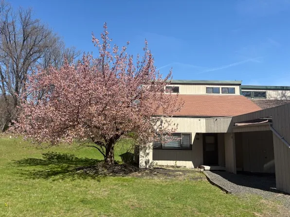 228 Evergreen Ct #32, Tannersville, PA 18372