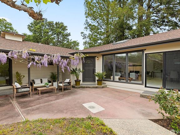 3rd image of 106 Los Montes Dr