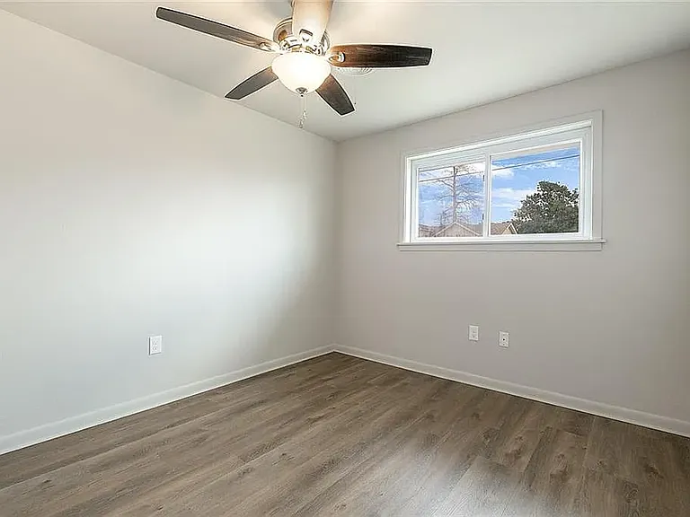 220 Grove Ave — Photo 7