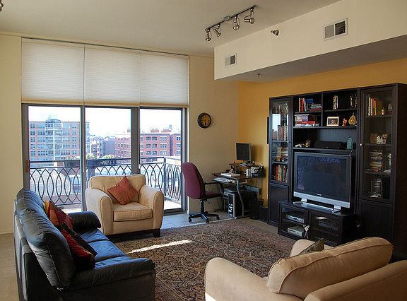 3rd image of 1201 W Adams St APT 701