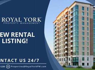 100 Roger Guindon Ave #1204, Ottawa, ON K1G 3Z7