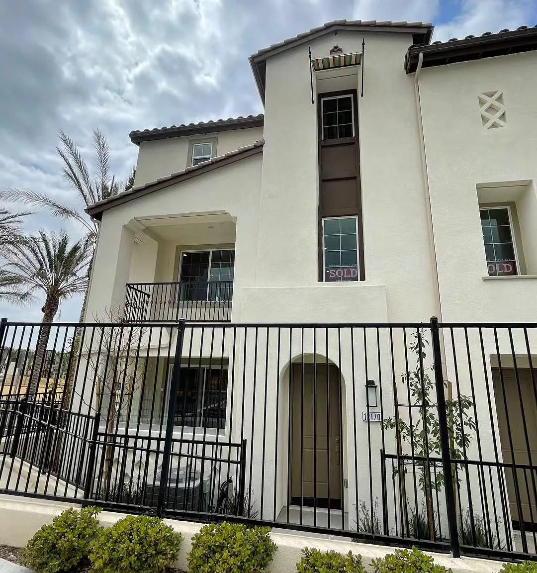 3 bed, 1896 sqft, $3,500 — Photo 1