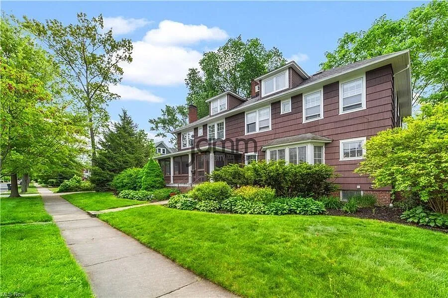 Stunning 5 bedroom Town home in Cleveland Heights — Photo 2