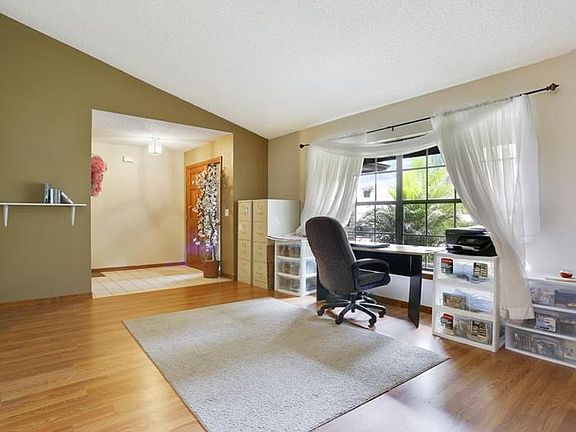 4th image of 8842 Hillsdale Dr