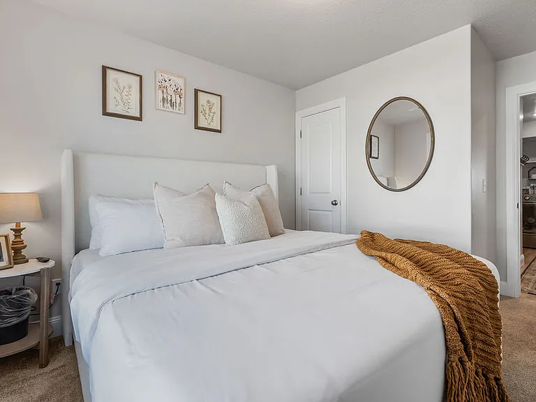 231 W Seasons Ln — Photo 45