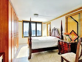 Rented by R New York