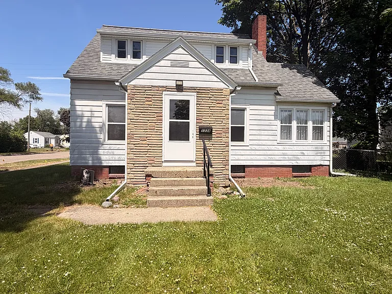 1334 W Highland Blvd — Photo 1