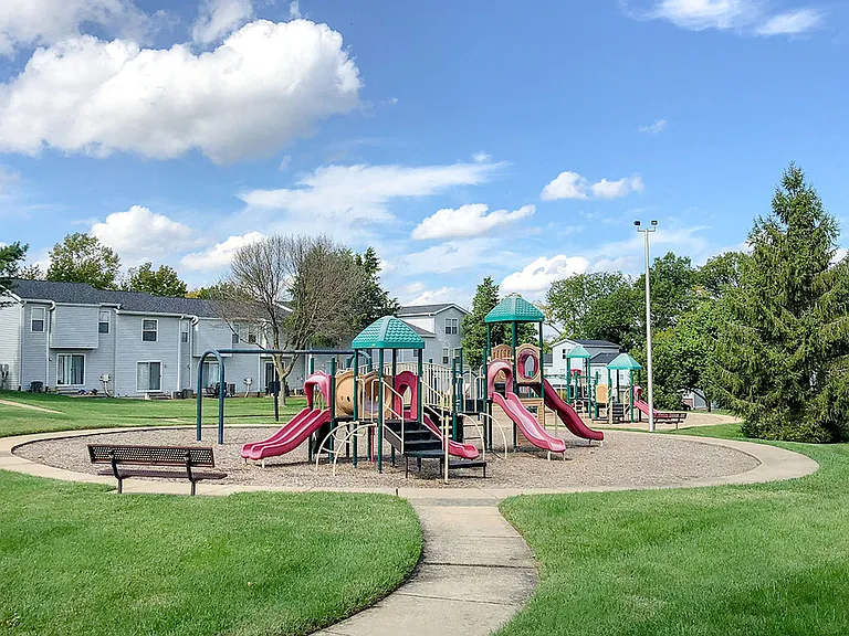 Sterling Heights Apartments — Photo 9
