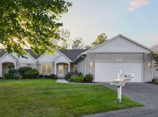73 Pond Ridge Dr NE, Grand Rapids, MI 49546