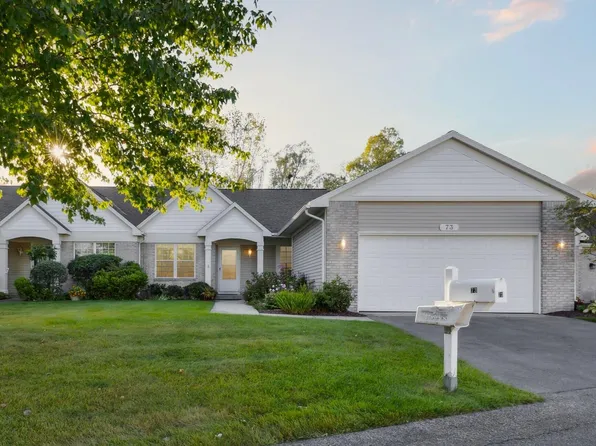 73 Pond Ridge Dr NE, Grand Rapids, MI 49546