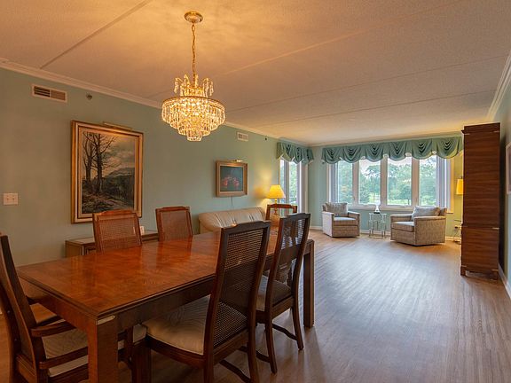 3rd image of 710 Creekside Dr Unit 305A