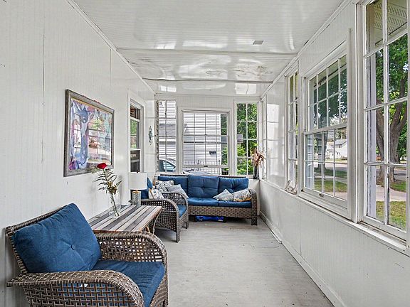 3rd image of 519 Rose Ave