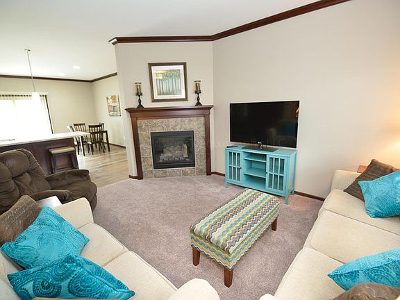 3rd image of 5810 Fountain Vista Dr