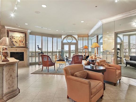 5th image of 600 Port Of New Orleans Pl APT 4A