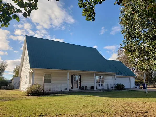 203 N Broadway St, Crescent, OK 73028