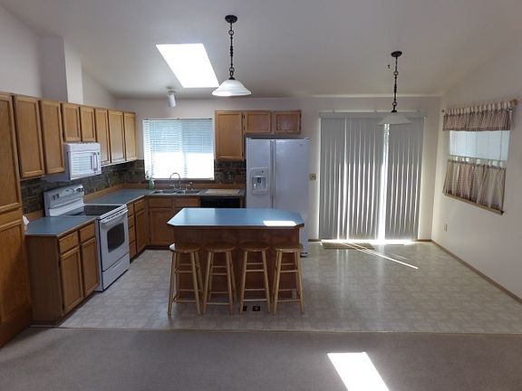 2nd image of 13711 SE 202nd Pl